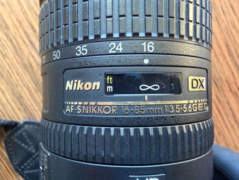 фотоапарат Nikon D7100 с обектив