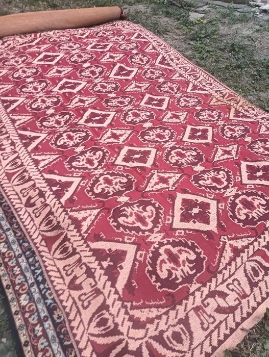 Ковёр ручной работы.