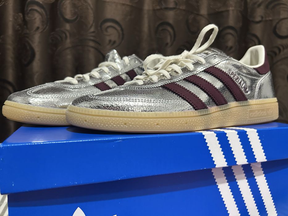 Încălțările sunt noi . Dama si unisex