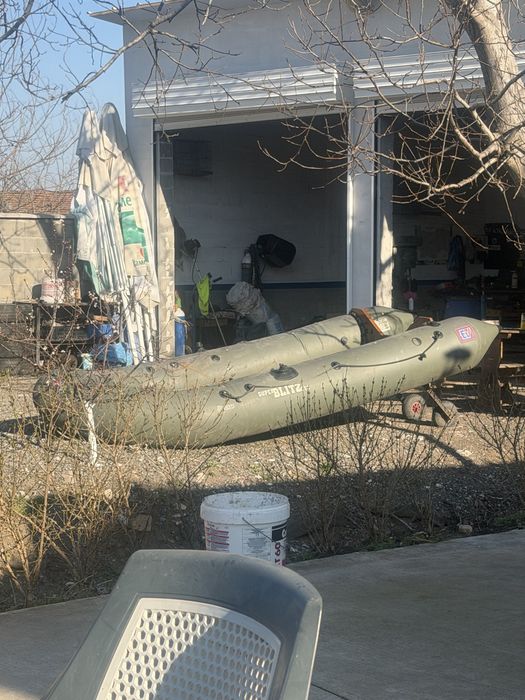 надуваема лодка с твърдо дъно 4.10 м