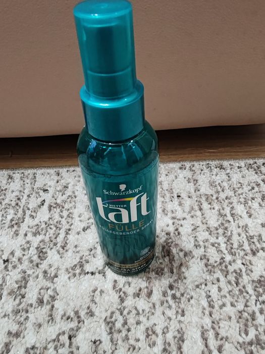 Spray fixativ pentru volum Schwarzkopf Taft