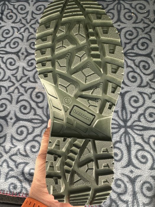 Продам новые ботинки