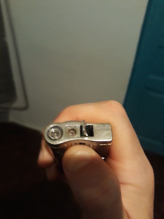 Продаю 2 Зажигалки