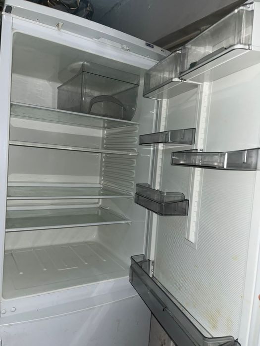 Срочно холодильник продам 150 к