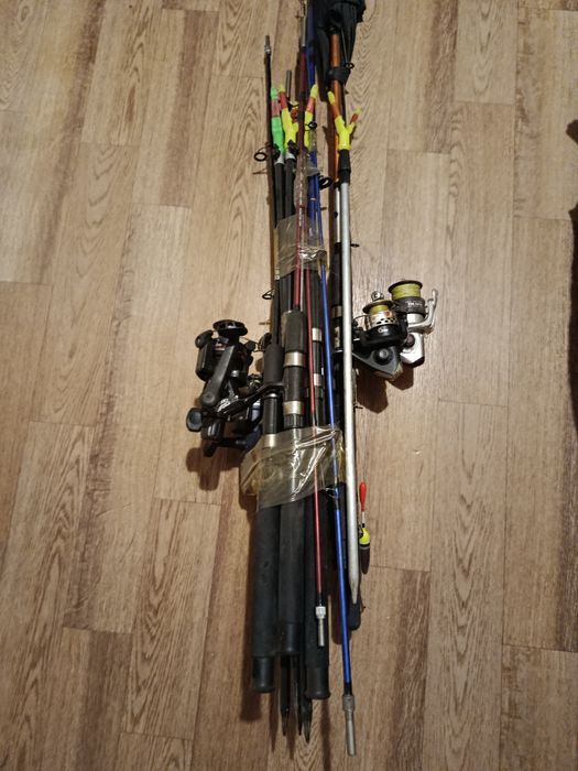 Спининги и удочки. Продам всем комплектом