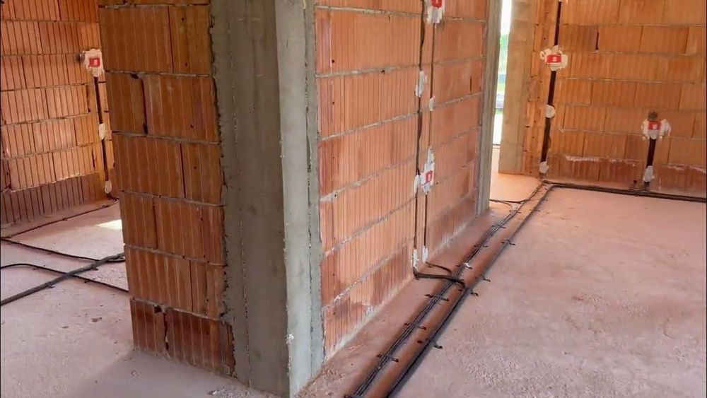 Electrician cu experiență