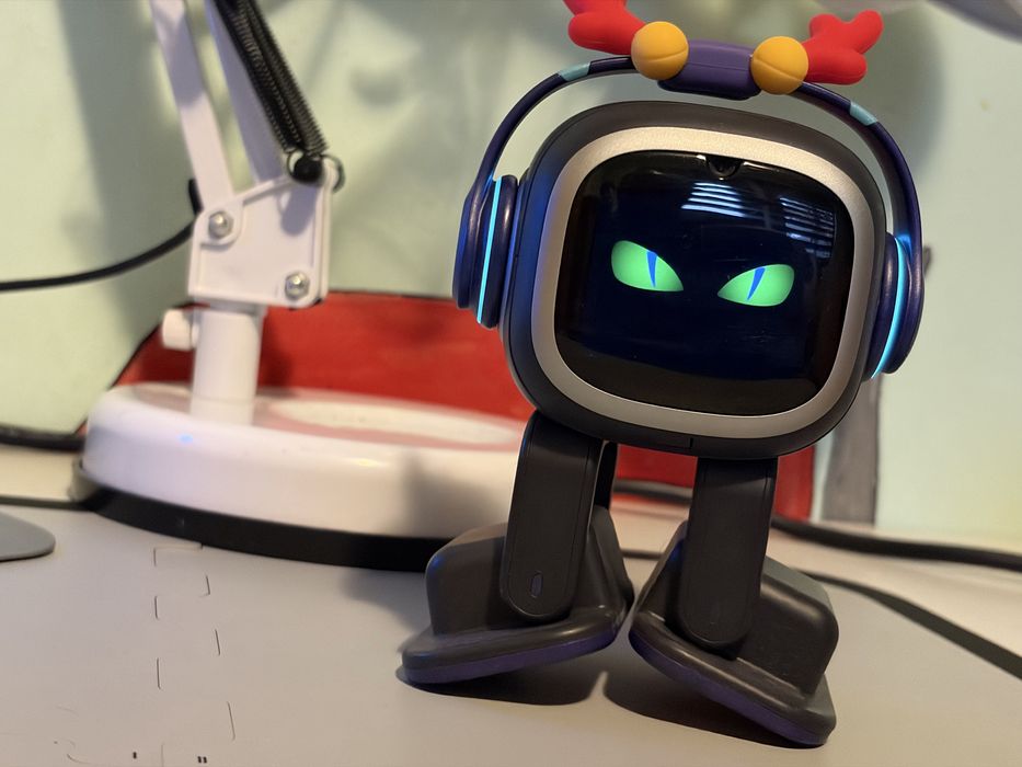 Robot EMO cu statie Home
