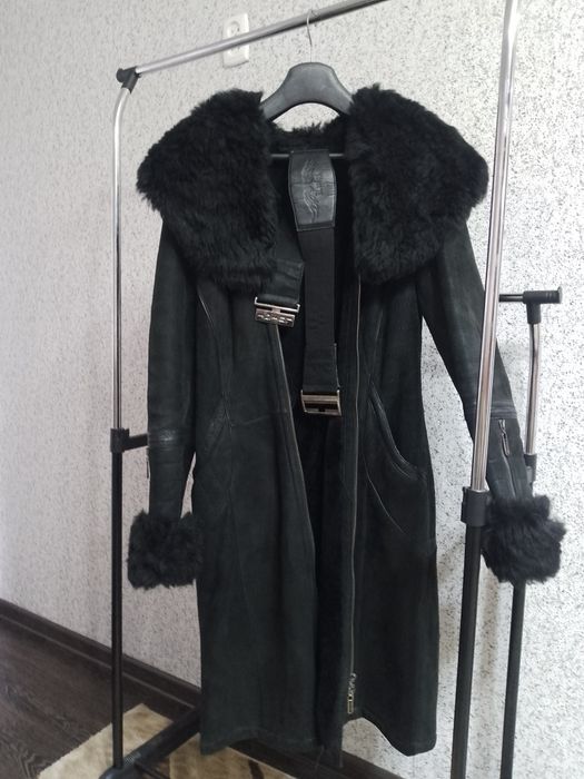 Зимнее пальто и дубленку.