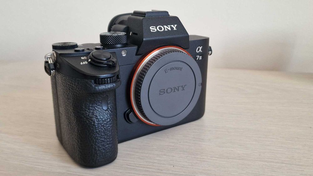 Vând Sony A7 III