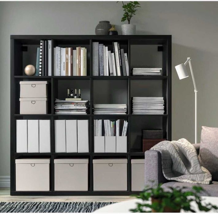 Etajeră IKEA KALLAX negru-maro 147x147 cm – stare foarte bună