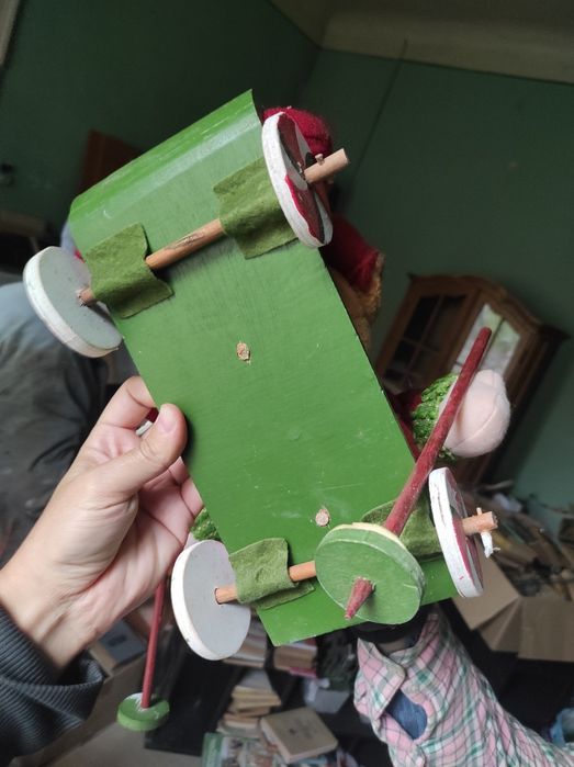 Vand jucarie de lemn Mos Craciun vechi plus inca o jucarie mos Craciun