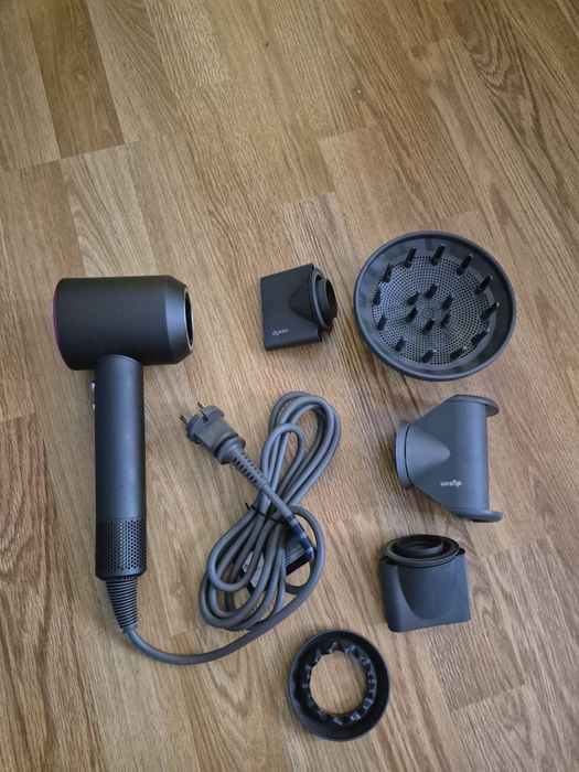 Uscator de par dyson hd 08