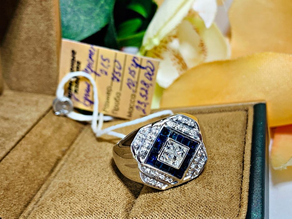 Брутальный заводской золотой перстень с бриллиантами и Сапфирами