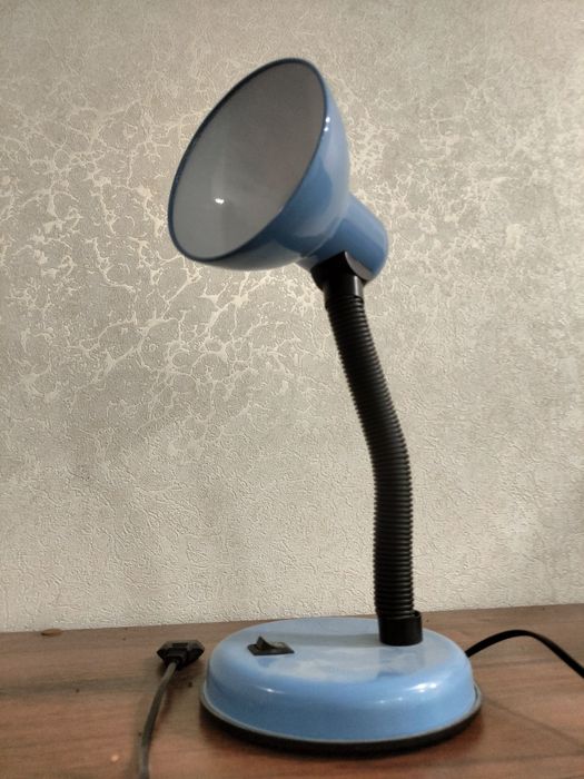 Лампа , Б/у голубого цвета