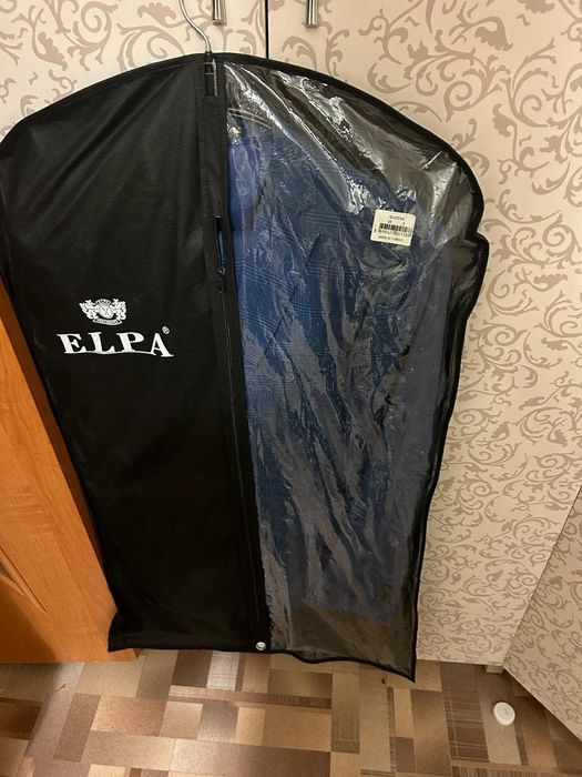 Синий мужской пиджак