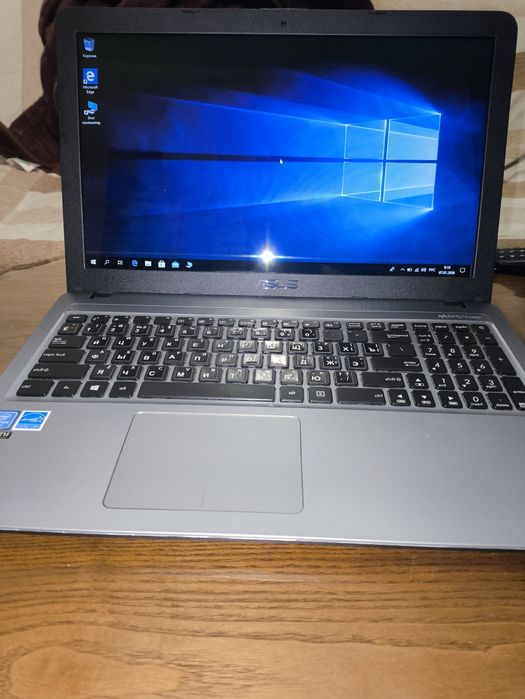 Ноутбук ASUS продам в ОТЛИЧНОМ состоянии