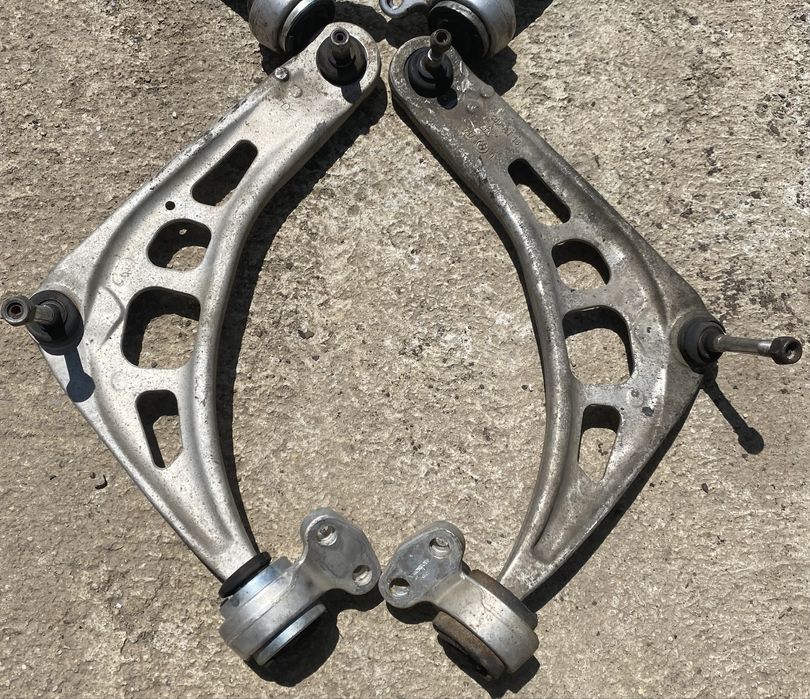 Продавам носачи в добро състояние за Бмв Е46