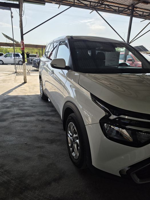 Kia carens 1 pazitsiya