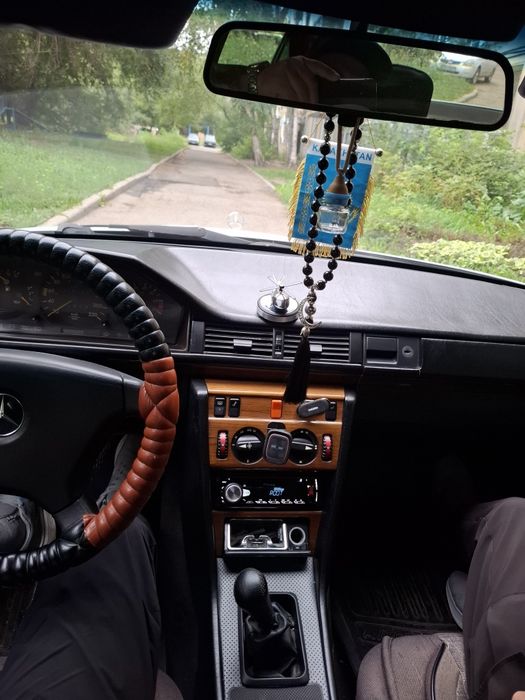 Продам мерседес w124. 111 дв. 2 литра