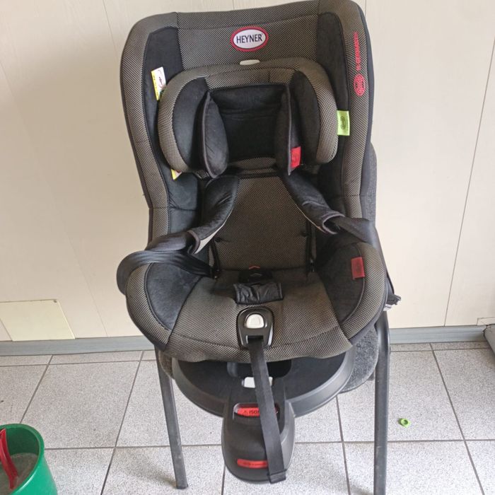 Детское автокресло Heyner MultiFix Twist 0/1 (до 18 кг) черный