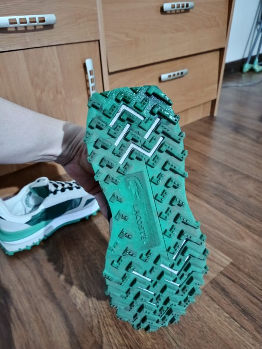 Продам новые кросовки