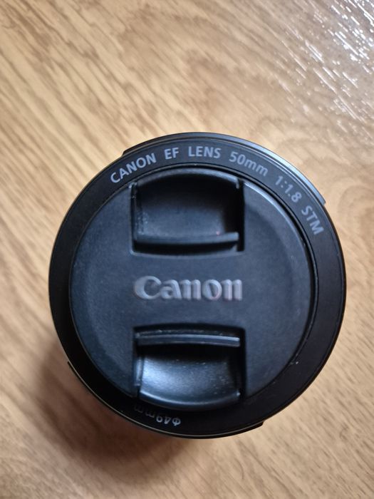 Aparat foto Canon E 250d impecabil