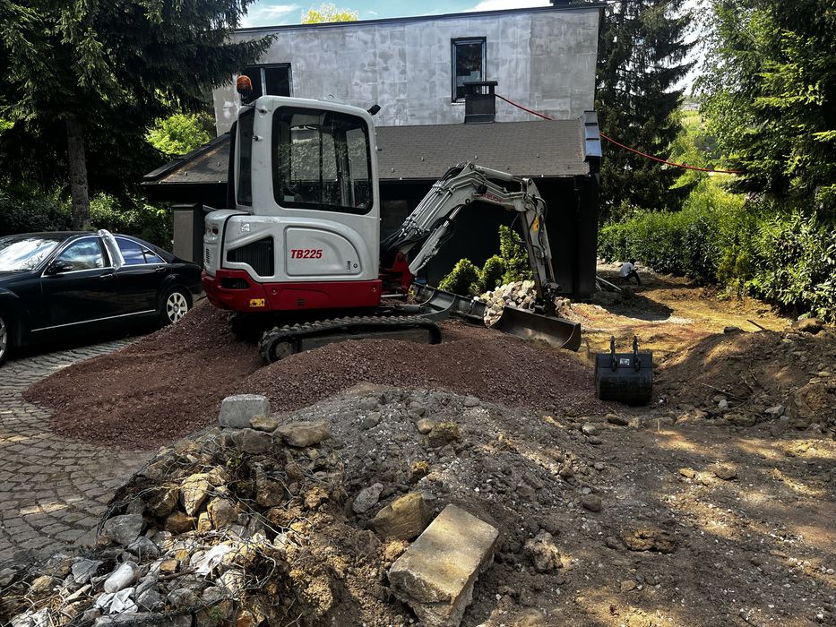 Услуги Мини Багер и Самосвал за София и околните села