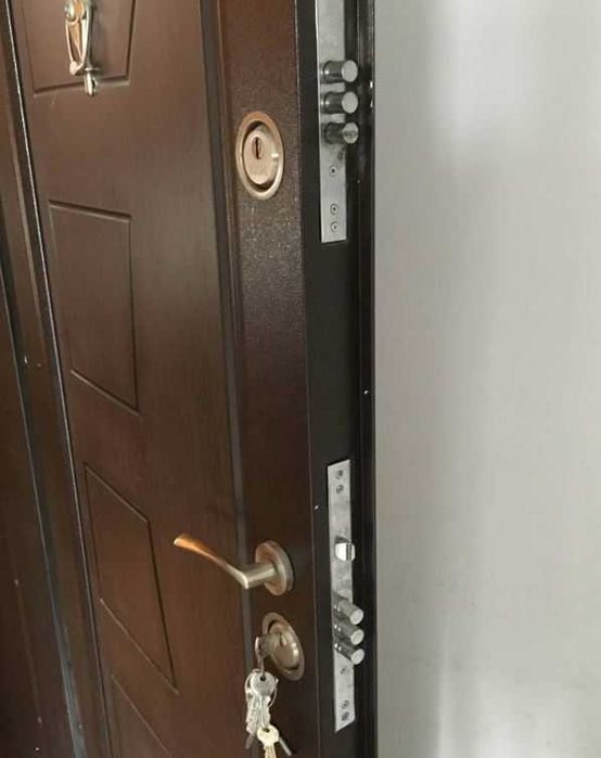 Дава се под наем Тристаен апартамент в Бургас, Център - 90 кв.м за 225 € - Снимка #3