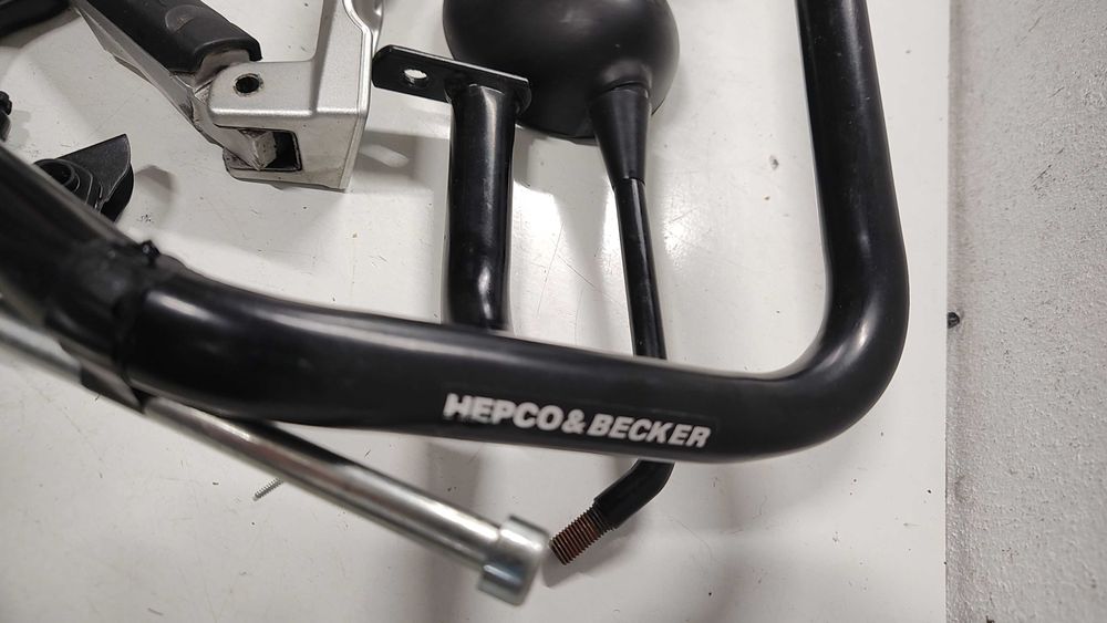 Suport parbriz oglinzi scarite BMW R1200R