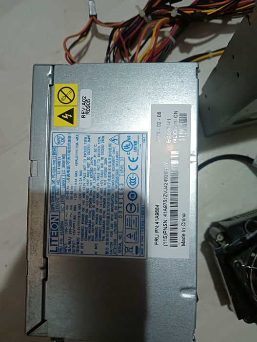 Piese pentru unitate PC vand /schimb.