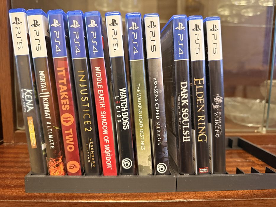 Playstation 5 Slim Disc 1 TB + игри и аксесоари