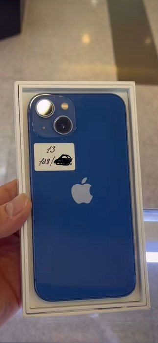 iPhone 13, б/у в синем цвете.