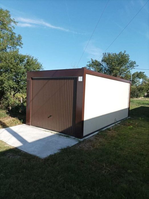 Garaj metalic din panouri sandwich  5 x 3m