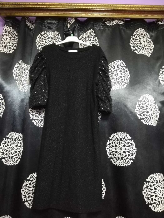 rochie scurta cu sclipici si paiete