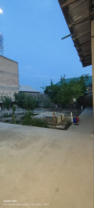 Uy sotiladi srochna 7 sotix