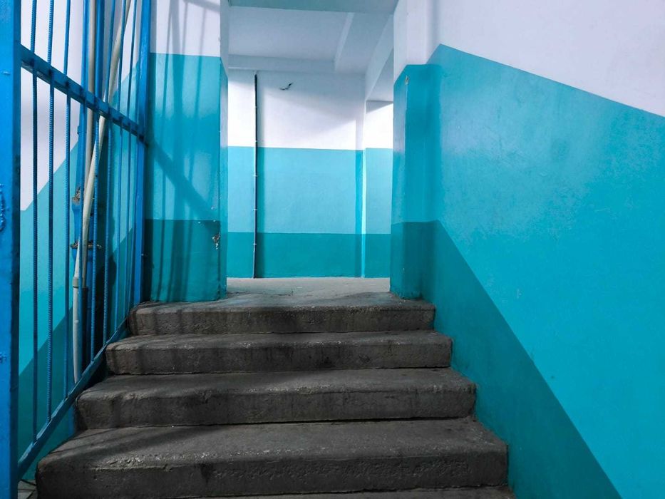 Продам 2 ком , в 12 мкр