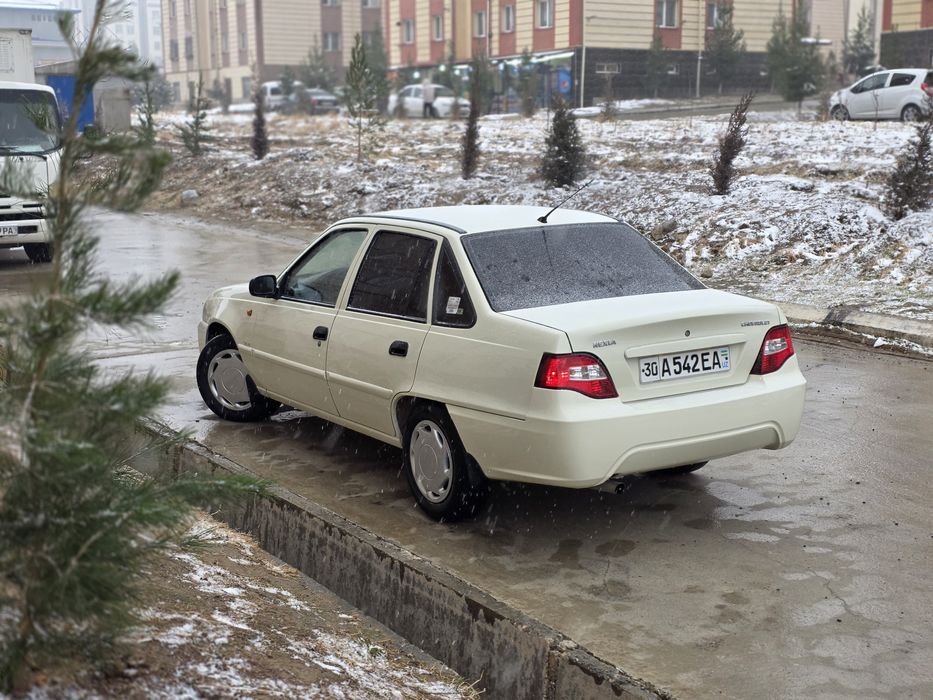 Nexia 2 sroshni sotiladi