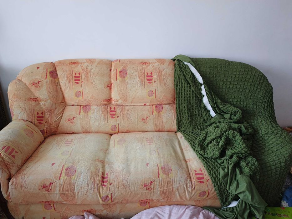 Продается диван с 2 креслами