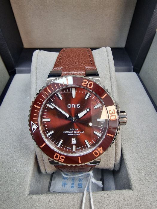 Amanet Vitan 107 / Oris Aquis Date / Nou