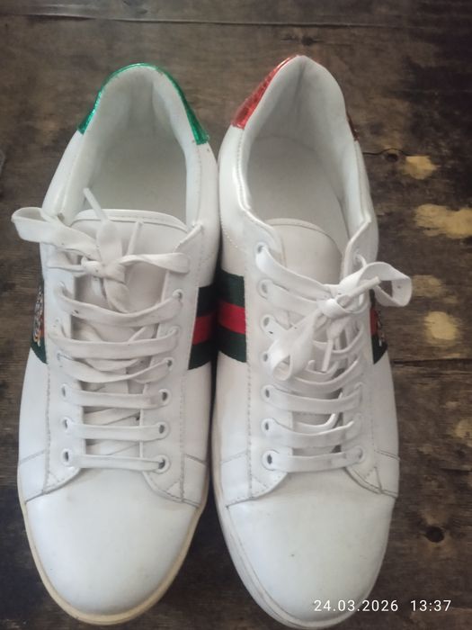 Кроссовки очень качественный, оригиналь