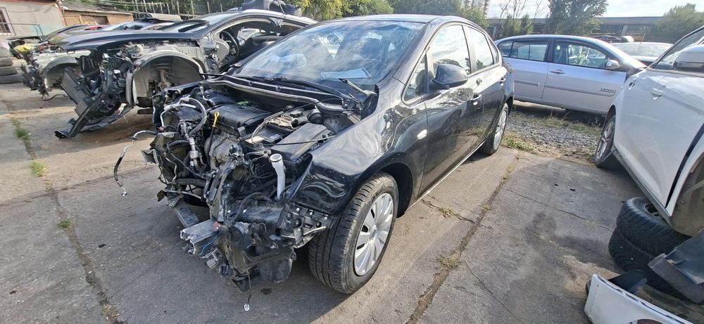 Dezmembrez Opel Astra J 1.6 Benzina 2018