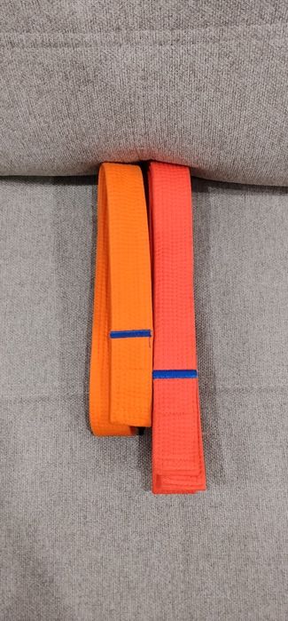 2 оранжевых пояса с нашивкой