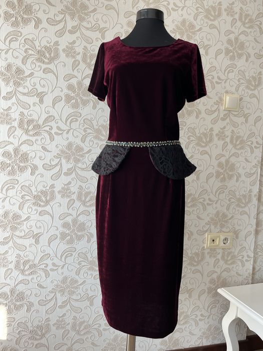 Rochie eleganta din catifea bugundi. Potrivita pentru evenimete dau cr