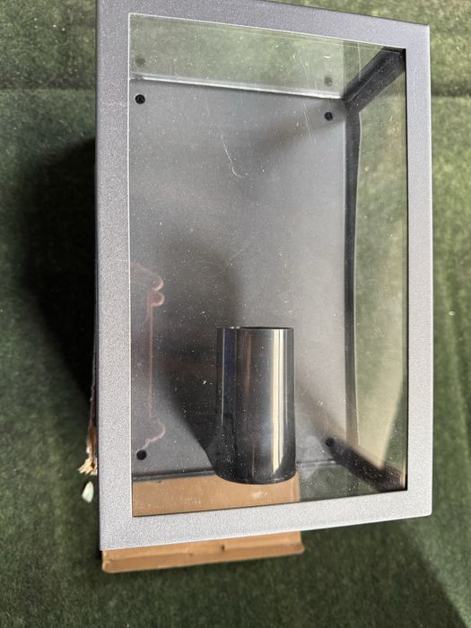 Външна стенна лампа