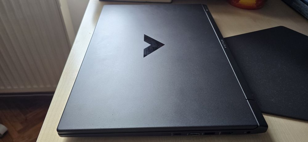 Laptop Gaming HP Victus - RTX 4070, AMD Ryzen, 32GB RAM, 4K Ready - Stare impecabilă