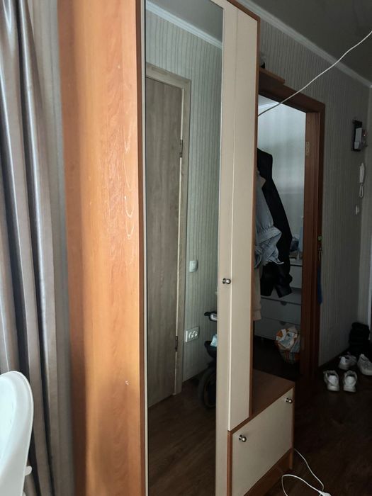 Продам прихожую.