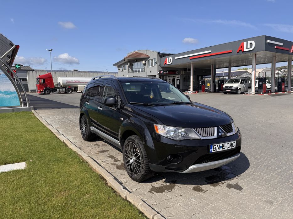 Mitshubishi Outlander 2.2 Diesel, an 2008, 7 locuri