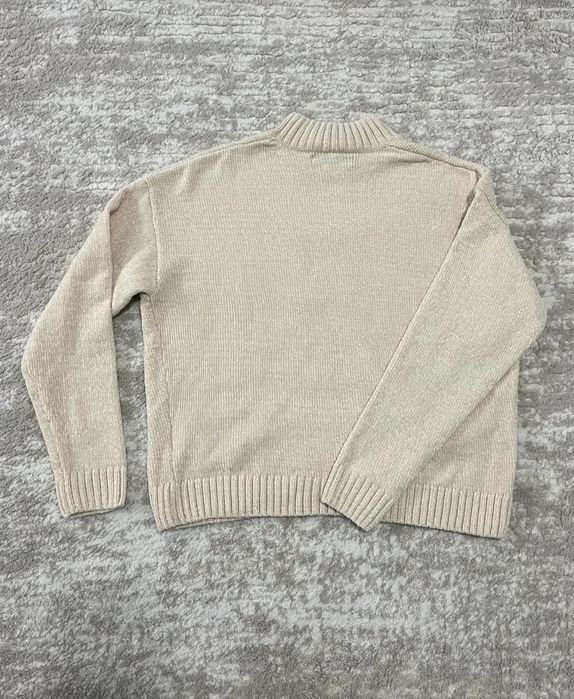 Pulover bej cu guler