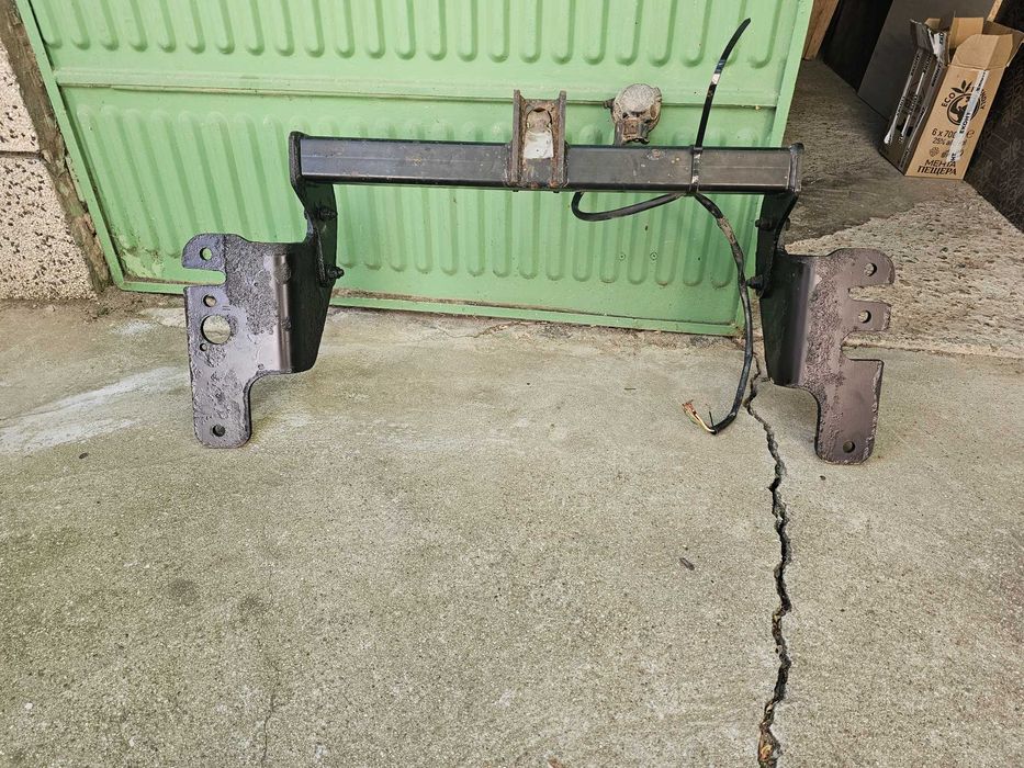 Теглич за Toyota Avensis