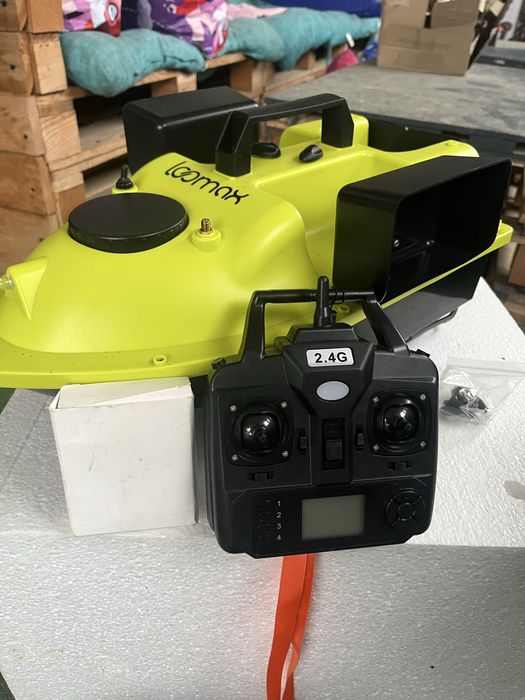 Barcă de nădit LoMax cu husă de protectie